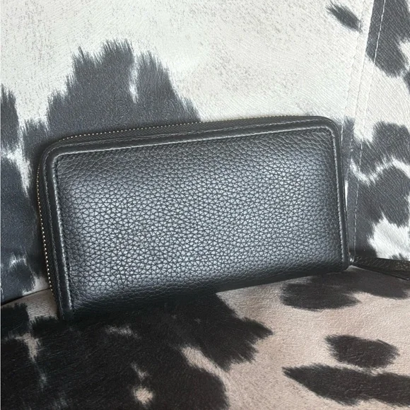 Tory Burch Black Leather Zip Around Wallet - Picture 7 of 16